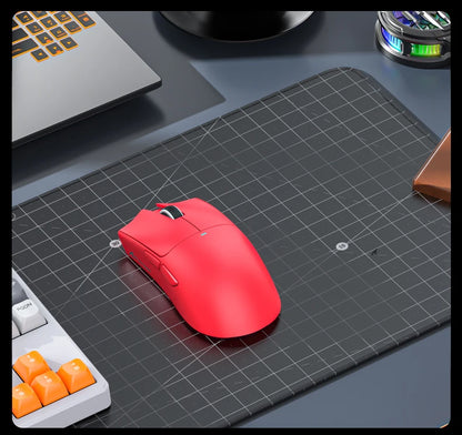 ATTACK SHARK X11SE vezeték nélküli gamer egér, három üzemmódú, 63g szuperkönnyű kialakítás PAW3311 érzékelővel, 22000 DPI, 300mAh akkumulátor, kettős driver