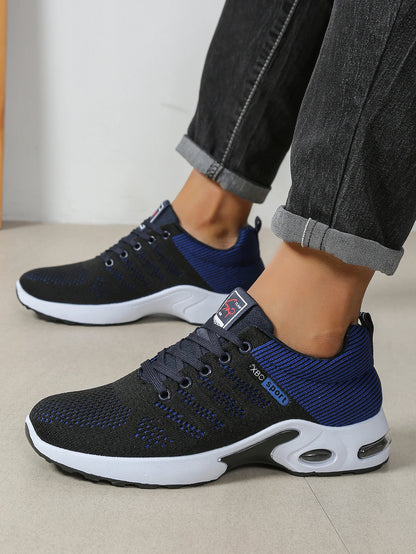 Herrenschuhe: Modische, besonders atmungsaktive Schnür-Laufschuhe – rutschfest, strapazierfähig und mit kissenweichem Tragekomfort – Modische Herren-Sneaker