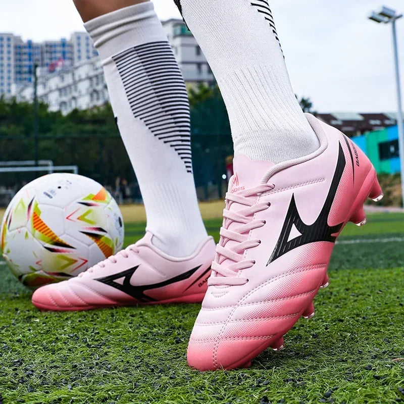 Nouvelles chaussures de football pour hommes, chaussures de football d'intérieur pour adultes, crampons de football antidérapants, crampons de sport ultralégers, crampons de futsal, entraînement sur gazon, confortables.