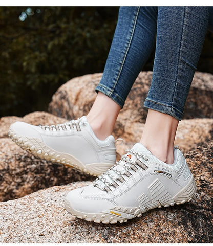 Mountaineering Shoes Men's Genuine Leather Outdoor Sports Anti Slip Mountaineering Hiking Shoes Breathable Tourism Shoes