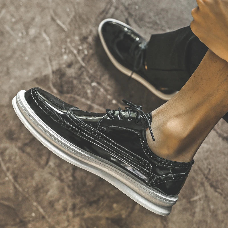 Hot Brogue Lacquer leather men's shoes Fashionable British Versatile Styles Office Outdoor Leisure Business Party Adult shoes