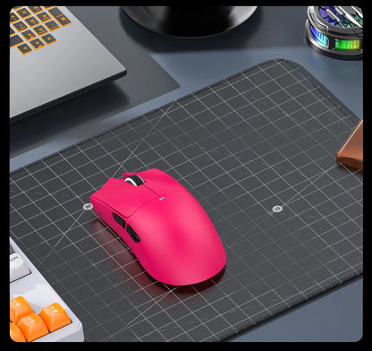 ATTACK SHARK X11SE vezeték nélküli gamer egér, három üzemmódú, 63g szuperkönnyű kialakítás PAW3311 érzékelővel, 22000 DPI, 300mAh akkumulátor, kettős driver