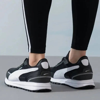 Nouvelles baskets unisexes PUMA Road Rider 2026 avec ensemble de chaussettes, chaussures décontractées confortables et amortissantes, blanc noir 397432-05/947630-04