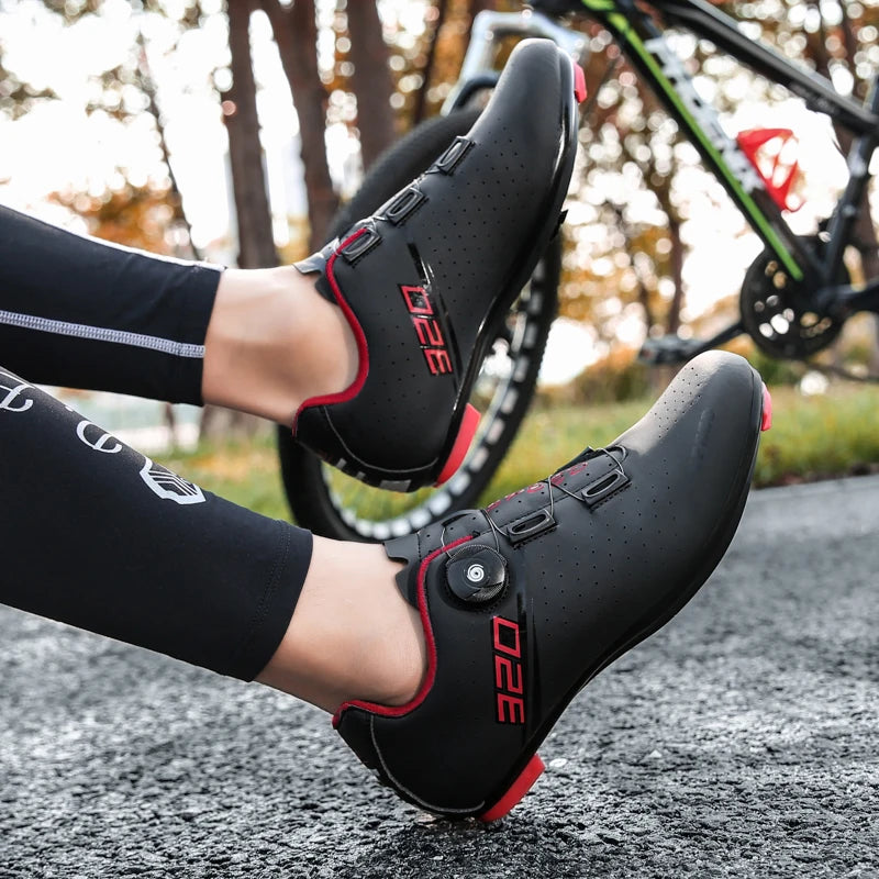Chaussures de cyclisme pour homme : chaussures de course sur route à fixation automatique, chaussures de sport, chaussures d'entraînement sans crampons ; chaussures de cyclisme pour femme avec crampons SPD