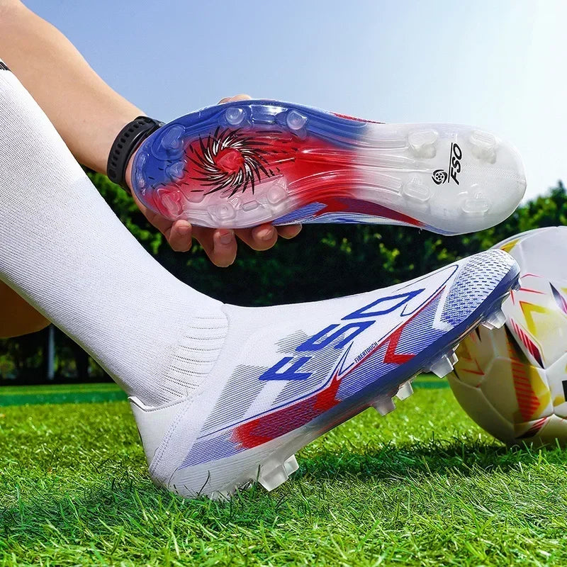 Nouvelles chaussures de football pour hommes, modèle tendance, de haute qualité, mi-hautes, légères, antidérapantes, crampons d'extérieur pour l'entraînement sur gazon.