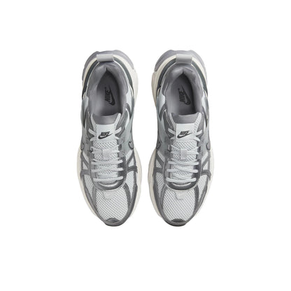 Sapatilhas de running retro Nike V2K Run, amortecimento confortável e construção durável, estilo casual unissexo para o dia a dia FD0736-003