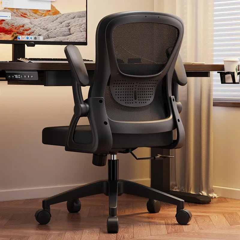 Chaise de bureau moderne ergonomique, réglable, en tissu maillé, avec accoudoirs rabattables et roulettes, confortable pour étude et dortoir.