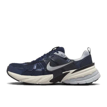 Sapatilhas de running retro Nike V2K Run, amortecimento confortável e construção durável, estilo casual unissexo para o dia a dia FD0736-003