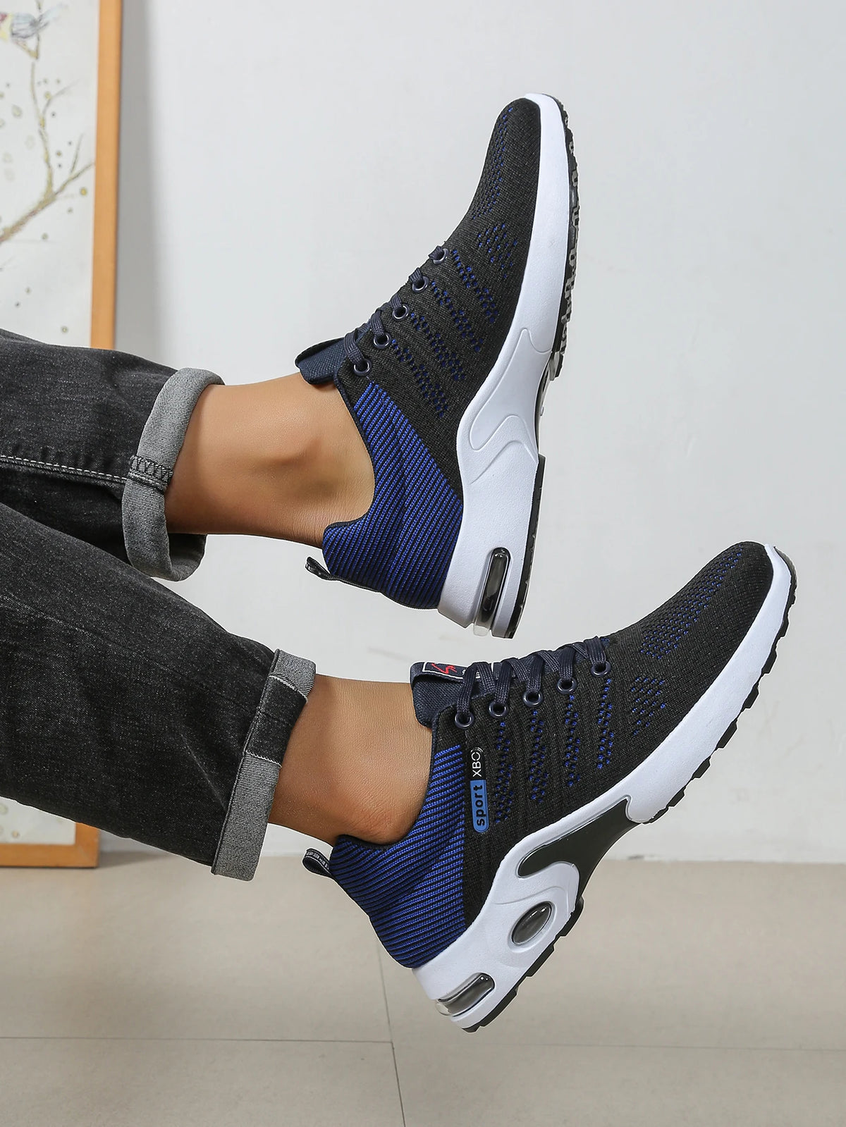 Herrenschuhe: Modische, besonders atmungsaktive Schnür-Laufschuhe – rutschfest, strapazierfähig und mit kissenweichem Tragekomfort – Modische Herren-Sneaker