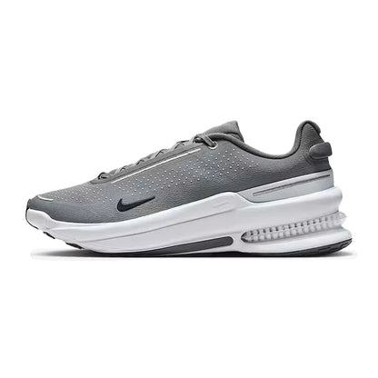 Nike Air Zoom Upturn SC bequeme und vielseitige, gedämpfte, rutschfeste, robuste Low-Top-Wanderschuhe in Schwarz IB2746-004