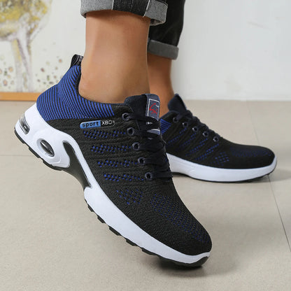 Herrenschuhe: Modische, besonders atmungsaktive Schnür-Laufschuhe – rutschfest, strapazierfähig und mit kissenweichem Tragekomfort – Modische Herren-Sneaker