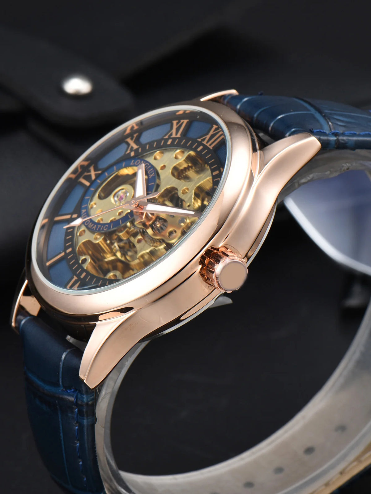 Reloj automático para hombre, estilo de lujo, esfera con números romanos, mecanismo a la vista (esqueleto), resistente al agua, agujas luminiscentes, correa de piel: una opción ideal para regalar.