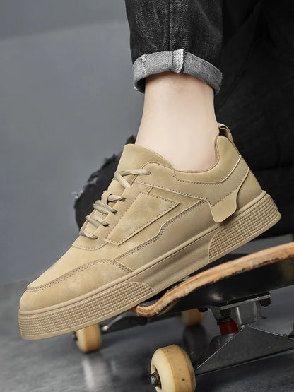 Casual sneakers til mænd: Nye modeller til forår og efterår, street- og skatesko til teenagere, basketballsko til udendørs sport