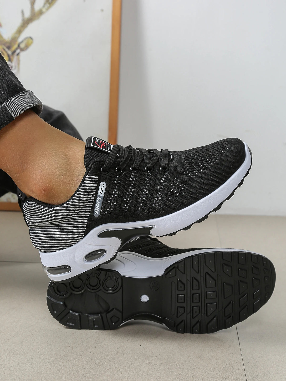 Herrenschuhe: Modische, besonders atmungsaktive Schnür-Laufschuhe – rutschfest, strapazierfähig und mit kissenweichem Tragekomfort – Modische Herren-Sneaker