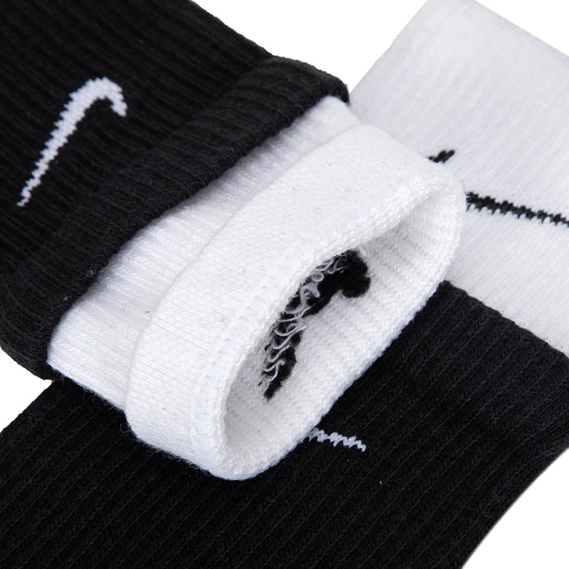 Nike-strumpor Herrstrumpor Damstrumpor Vardagsstrumpor Trendiga halvhöga strumpor för basket, löpning och träning Dd2795-011
