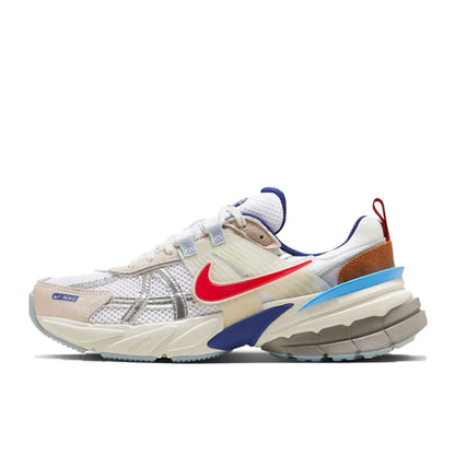 Sapatilhas de running retro Nike V2K Run, amortecimento confortável e construção durável, estilo casual unissexo para o dia a dia FD0736-003