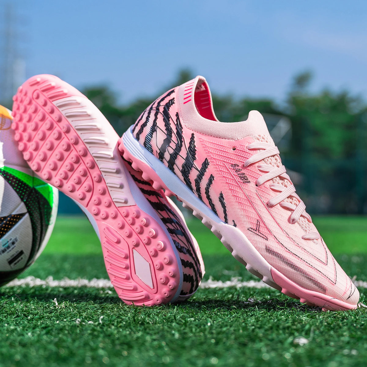 Chaussures de football unisexe TF Turf, semelle en caoutchouc résistante à l'usure, tige en PU confortable, chaussures légères pour les matchs sur gazon en extérieur.