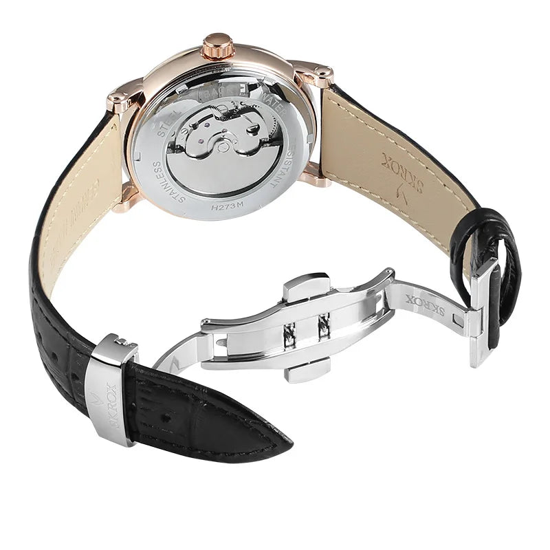 Luxe automatisch mechanisch herenhorloge van een bekend merk, voorzien van een tourbillon, een maanfase-indicator en diamanten – een elegant polshorloge.