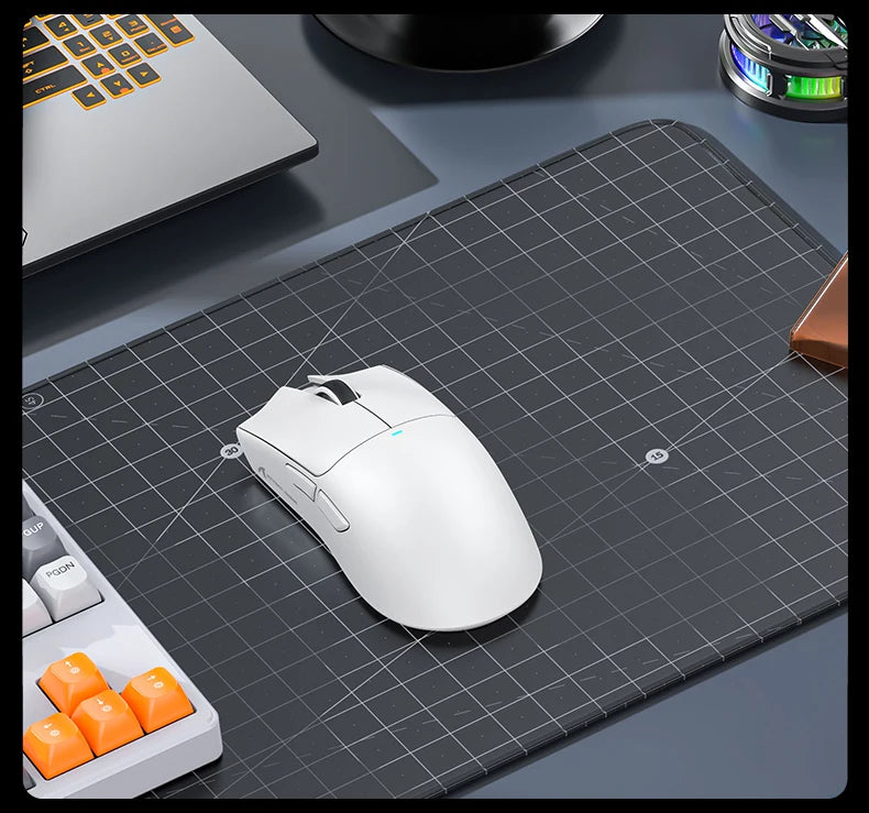ATTACK SHARK X11SE vezeték nélküli gamer egér, három üzemmódú, 63g szuperkönnyű kialakítás PAW3311 érzékelővel, 22000 DPI, 300mAh akkumulátor, kettős driver
