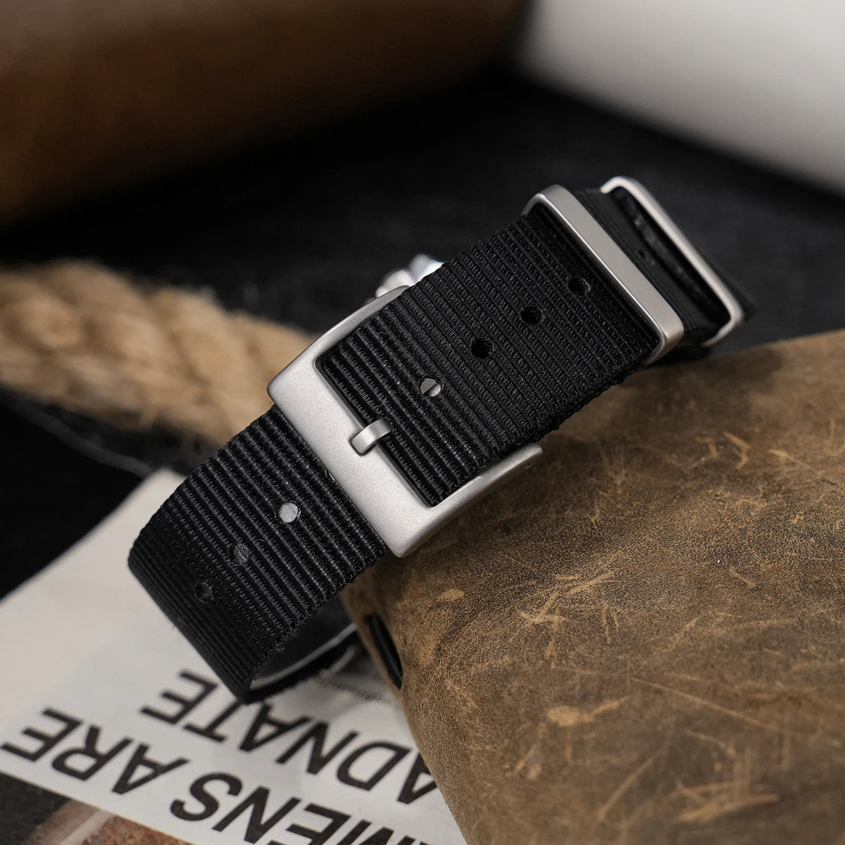 Herenhorloge van roestvrij staal. Vorm van de kast: rond