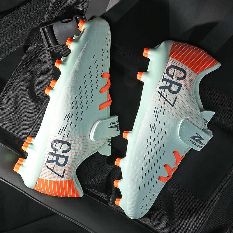 Nouvelles chaussures de football montantes à crampons longs pour adolescents et étudiants, adaptées aux garçons et aux filles, élégantes, durables et tendance