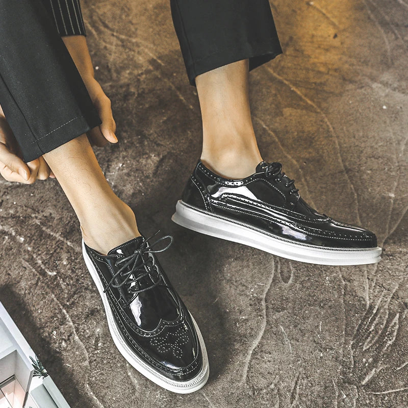 Hot Brogue Lacquer leather men's shoes Fashionable British Versatile Styles Office Outdoor Leisure Business Party Adult shoes
