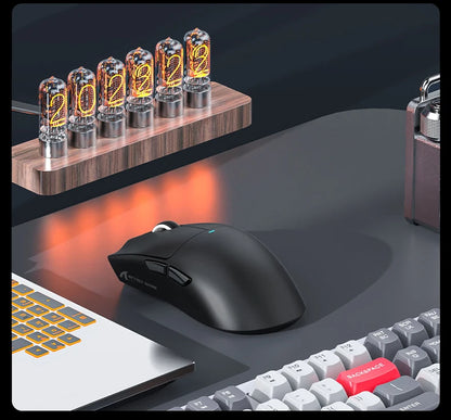 ATTACK SHARK X11SE vezeték nélküli gamer egér, három üzemmódú, 63g szuperkönnyű kialakítás PAW3311 érzékelővel, 22000 DPI, 300mAh akkumulátor, kettős driver