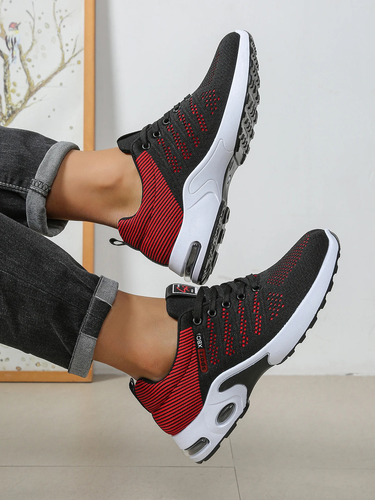 Herrenschuhe: Modische, besonders atmungsaktive Schnür-Laufschuhe – rutschfest, strapazierfähig und mit kissenweichem Tragekomfort – Modische Herren-Sneaker