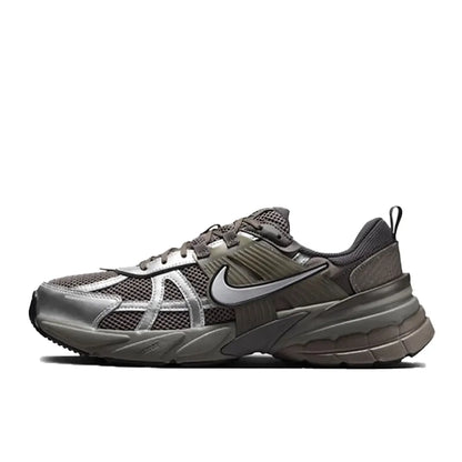 Sapatilhas de running retro Nike V2K Run, amortecimento confortável e construção durável, estilo casual unissexo para o dia a dia FD0736-003