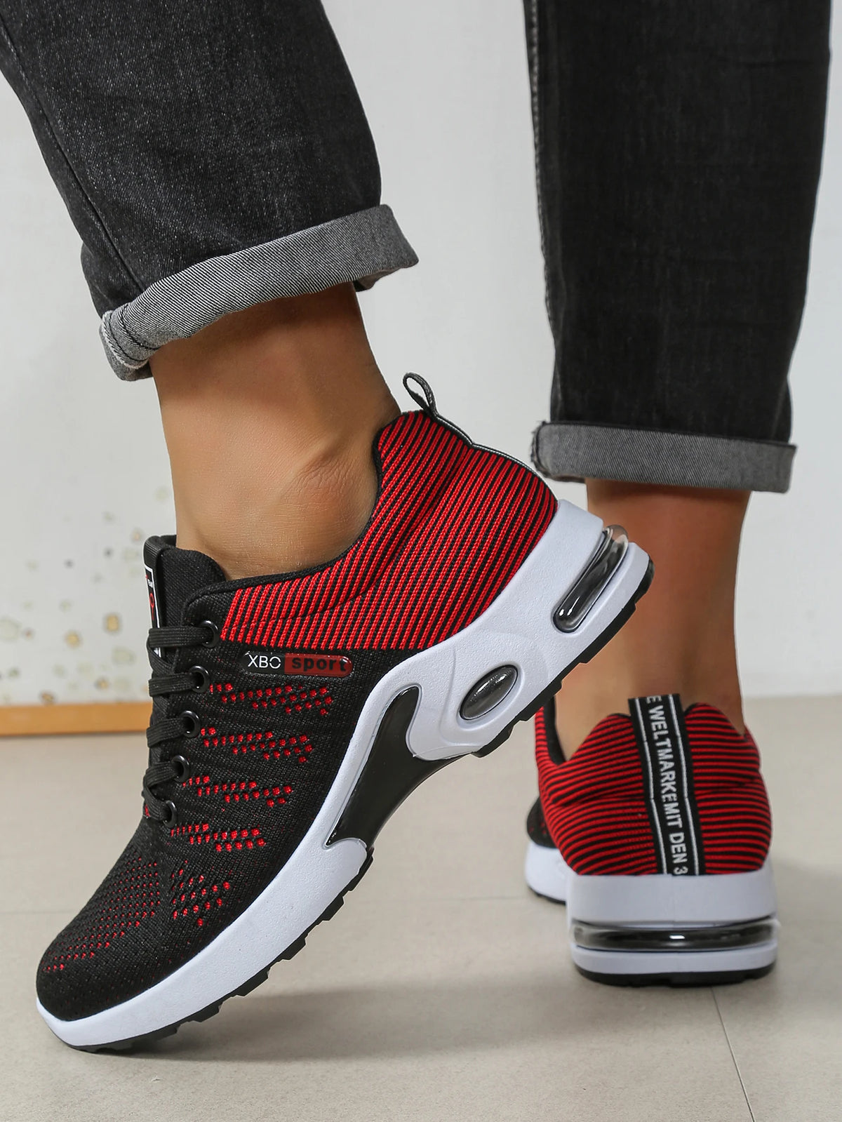 Herrenschuhe: Modische, besonders atmungsaktive Schnür-Laufschuhe – rutschfest, strapazierfähig und mit kissenweichem Tragekomfort – Modische Herren-Sneaker