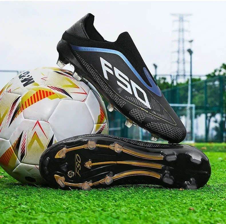 Nouvelles chaussures de football pour hommes, mi-hautes, légères, très vendues, pour l'entraînement sur herbe, antidérapantes, crampons de haute qualité pour l'extérieur.