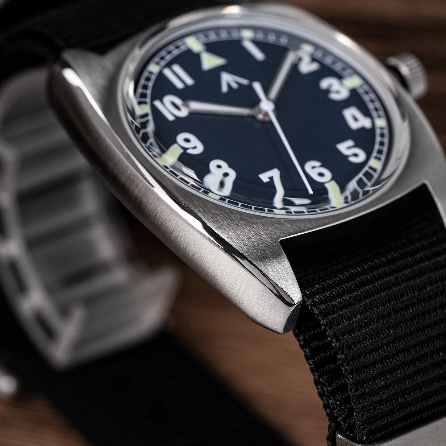 Relógio Militado ML17 Miyota Super 2035/ GL12 com movimento de quartzo, Luminova C3 e BGW9, 100m à prova de água, em aço inoxidável