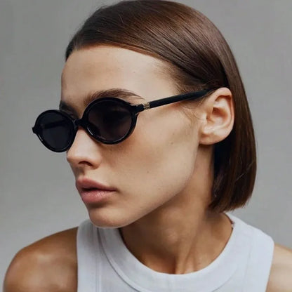 1 Pair of Fashionable Black Round Women's Glasses - UV Resistant Gradient Lenses Glossy Plastic Frame Perfect for Casual Wear
