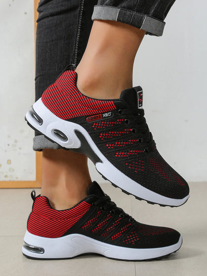 Herrenschuhe: Modische, besonders atmungsaktive Schnür-Laufschuhe – rutschfest, strapazierfähig und mit kissenweichem Tragekomfort – Modische Herren-Sneaker