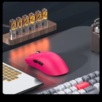 ATTACK SHARK X11SE vezeték nélküli gamer egér, három üzemmódú, 63g szuperkönnyű kialakítás PAW3311 érzékelővel, 22000 DPI, 300mAh akkumulátor, kettős driver