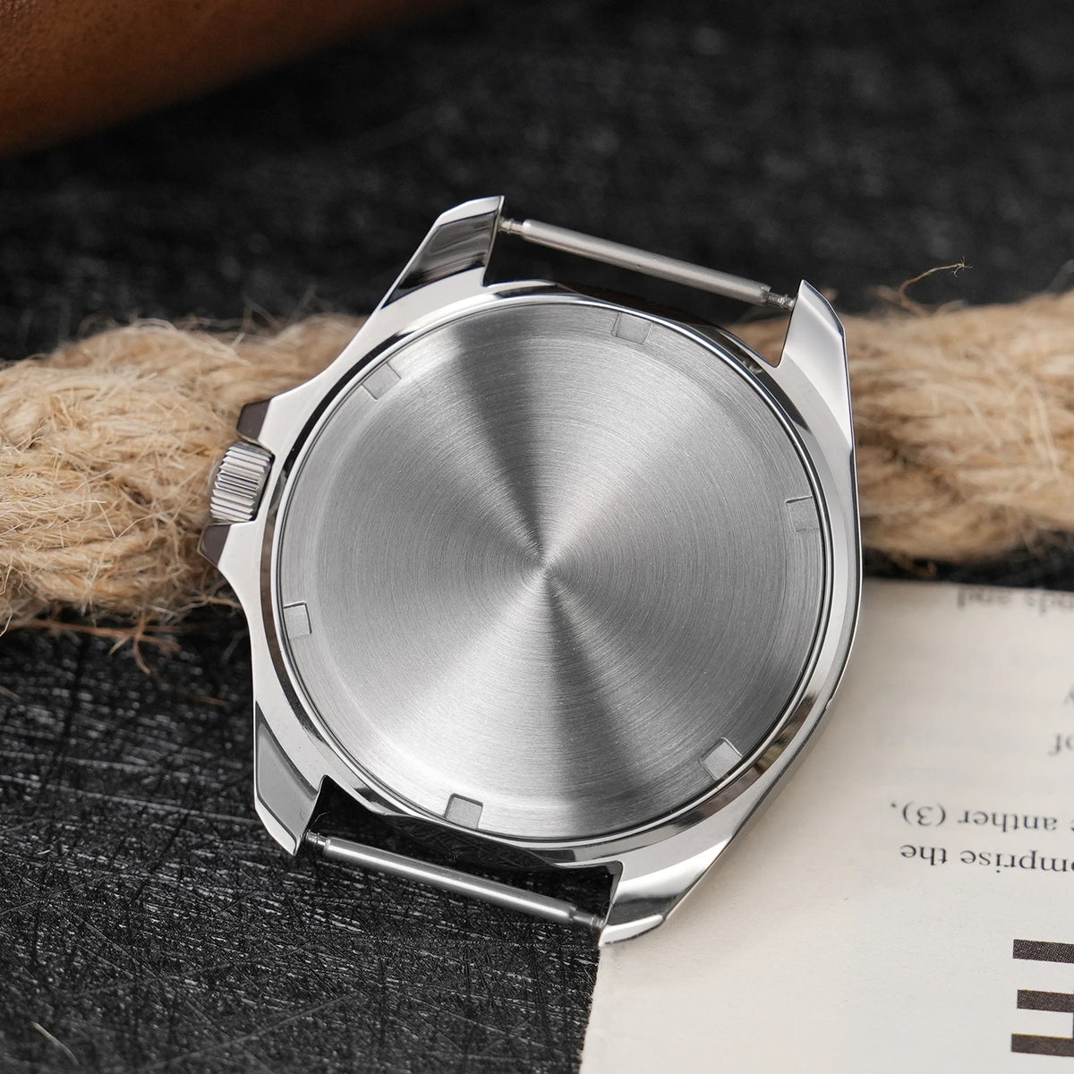 Herenhorloge van roestvrij staal. Vorm van de kast: rond