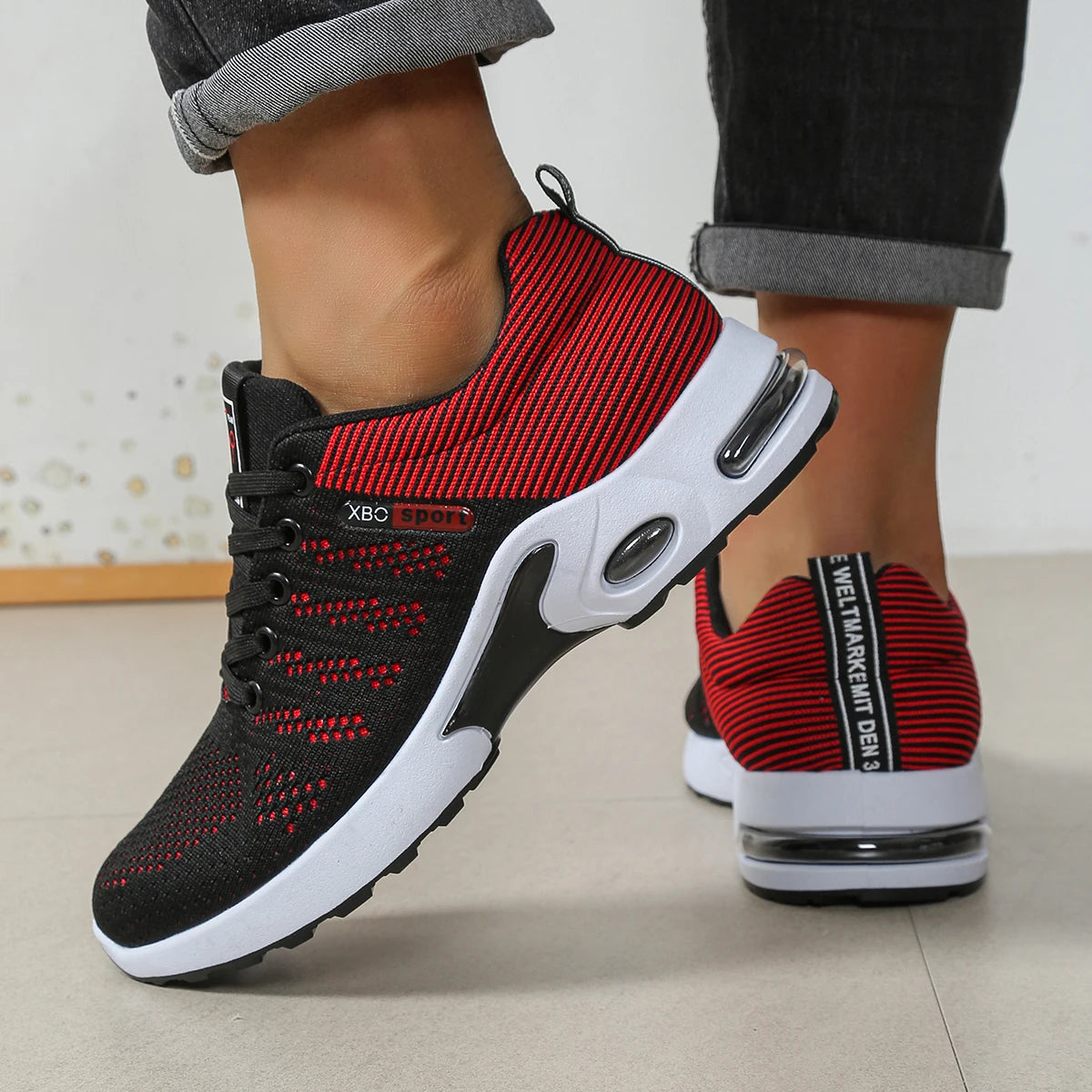 Herrenschuhe: Modische, besonders atmungsaktive Schnür-Laufschuhe – rutschfest, strapazierfähig und mit kissenweichem Tragekomfort – Modische Herren-Sneaker