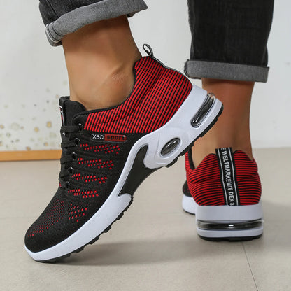 Herrenschuhe: Modische, besonders atmungsaktive Schnür-Laufschuhe – rutschfest, strapazierfähig und mit kissenweichem Tragekomfort – Modische Herren-Sneaker