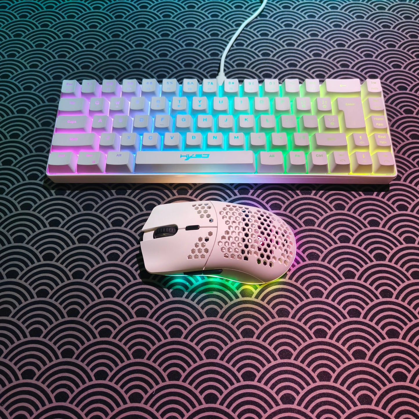 Set gaming portatile HXSJ 60% RGB con tastiera e mouse, tastiera a membrana cablata 68 tasti e mouse wireless leggero a 3 modalità per PC Mac
