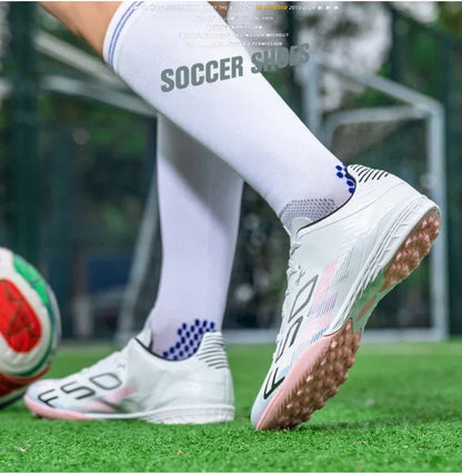 Nouvelles chaussures de football pour hommes, chaussures d'entraînement, baskets de match, chaussures de football pour terrain en herbe, chaussures de sport professionnelles antidérapantes, ultra-légères, unisexes.