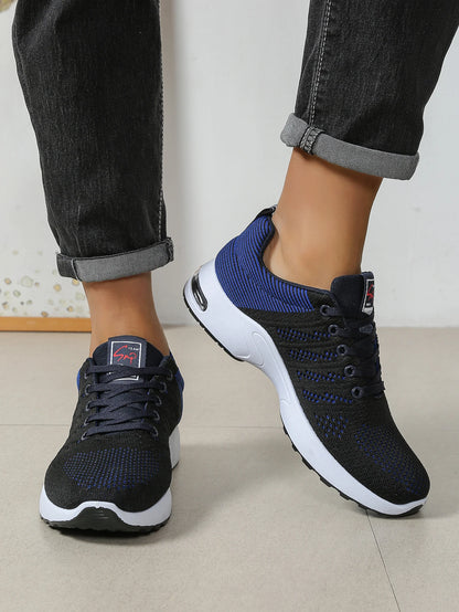 Herrenschuhe: Modische, besonders atmungsaktive Schnür-Laufschuhe – rutschfest, strapazierfähig und mit kissenweichem Tragekomfort – Modische Herren-Sneaker