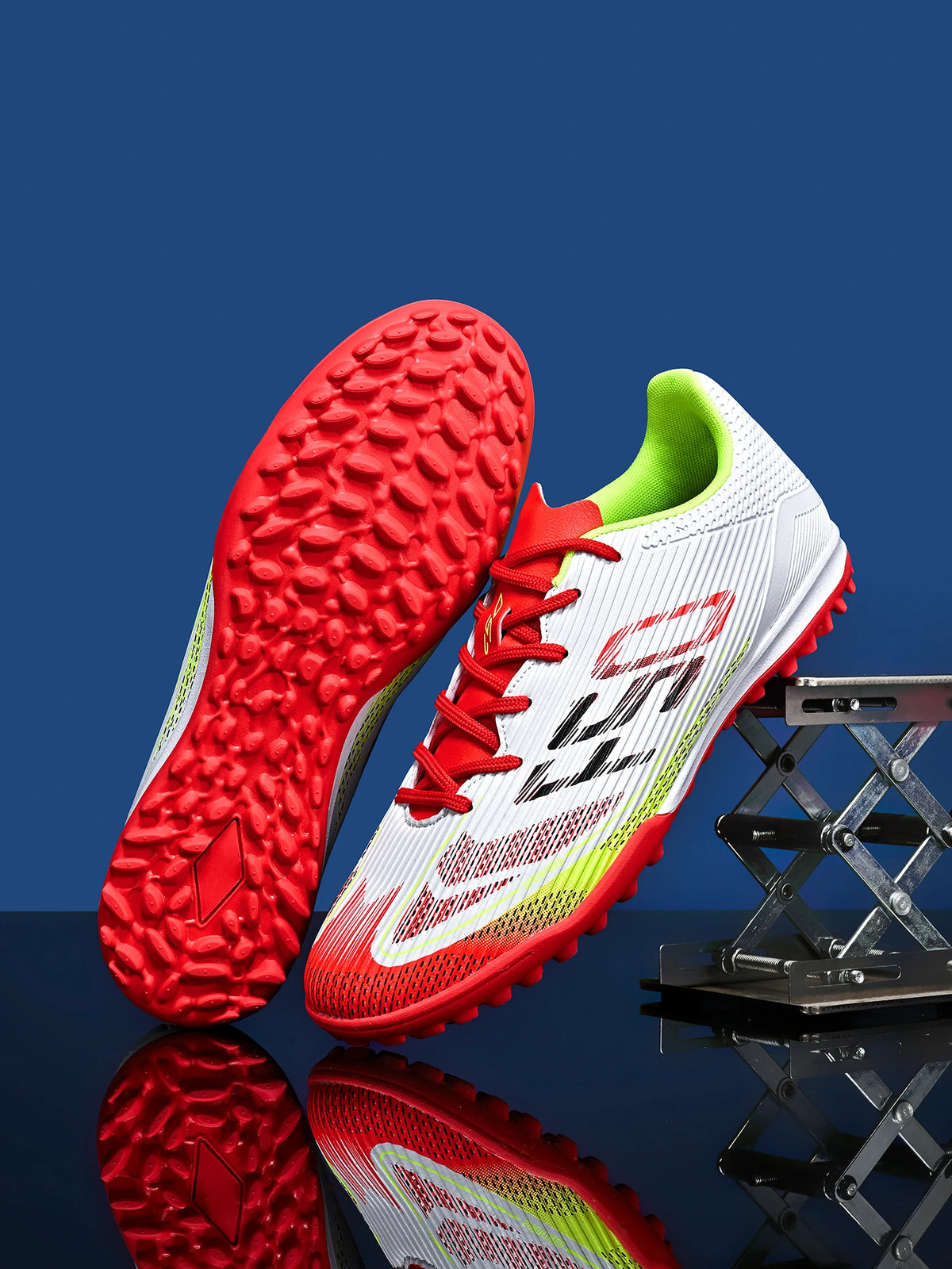 Chaussures de football TF pour adultes, économiques, en tissu PU mélangé, crampons en caoutchouc durables, antidérapantes, pour les passionnés de football amateur.
