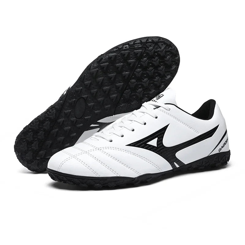 Nouvelles chaussures de football pour hommes, chaussures de football d'intérieur pour adultes, crampons de football antidérapants, crampons de sport ultralégers, crampons de futsal, entraînement sur gazon, confortables.