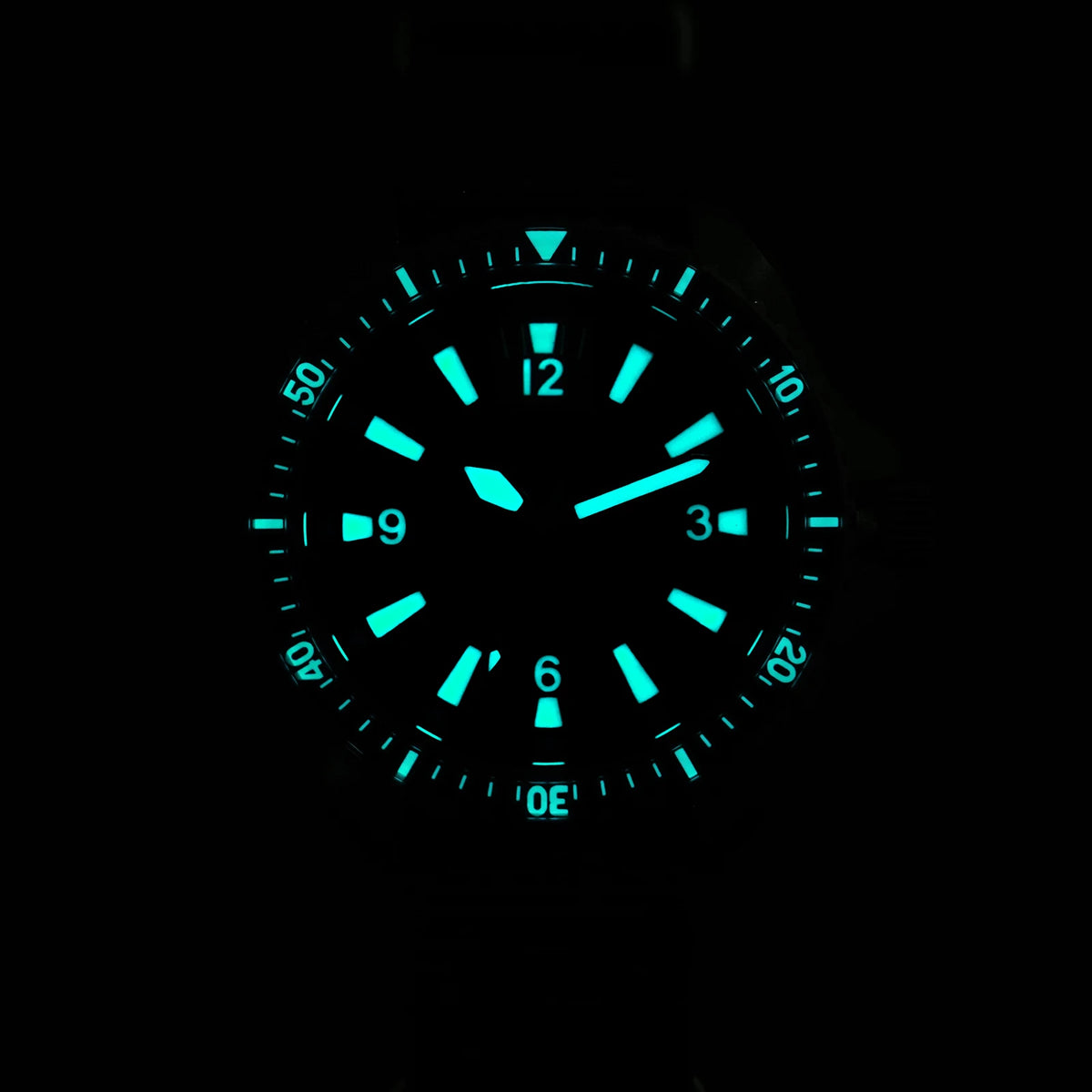 Herenhorloge van roestvrij staal. Vorm van de kast: rond