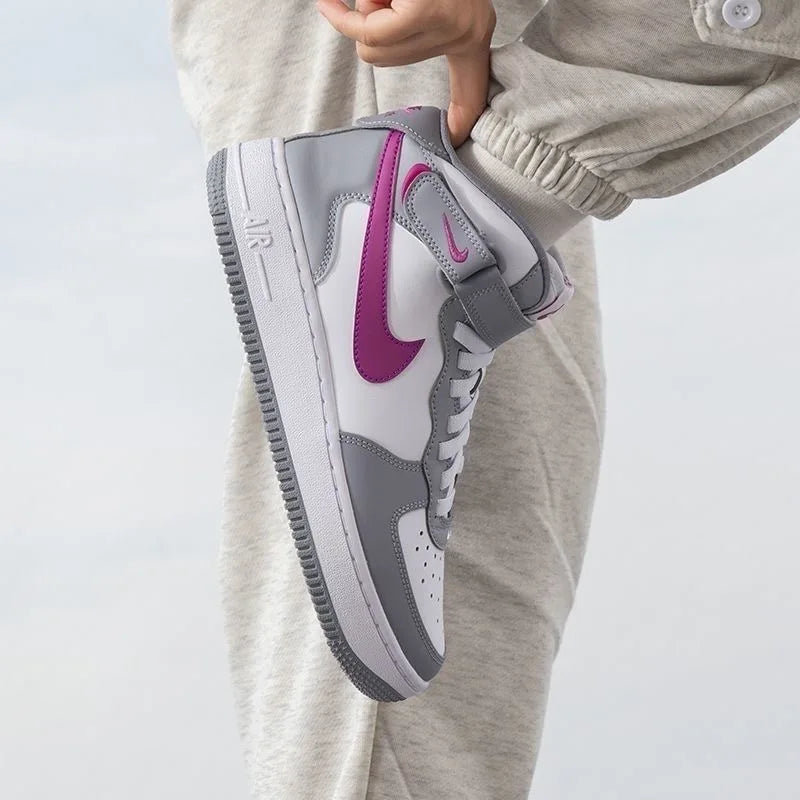 Nike Air Force 1 Mid EasyOn, chaussure de ville confortable et polyvalente, modèle à lacets, tige haute, couleur gris ciment et rose vif, unisexe, FN1193-003.