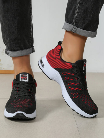 Herrenschuhe: Modische, besonders atmungsaktive Schnür-Laufschuhe – rutschfest, strapazierfähig und mit kissenweichem Tragekomfort – Modische Herren-Sneaker