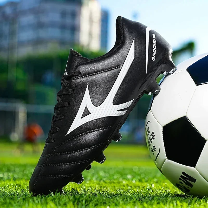 Nouvelles chaussures de football pour hommes, chaussures de football d'intérieur pour adultes, crampons de football antidérapants, crampons de sport ultralégers, crampons de futsal, entraînement sur gazon, confortables.