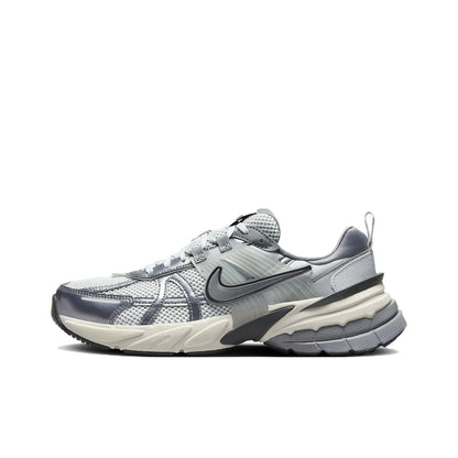Sapatilhas de running retro Nike V2K Run, amortecimento confortável e construção durável, estilo casual unissexo para o dia a dia FD0736-003