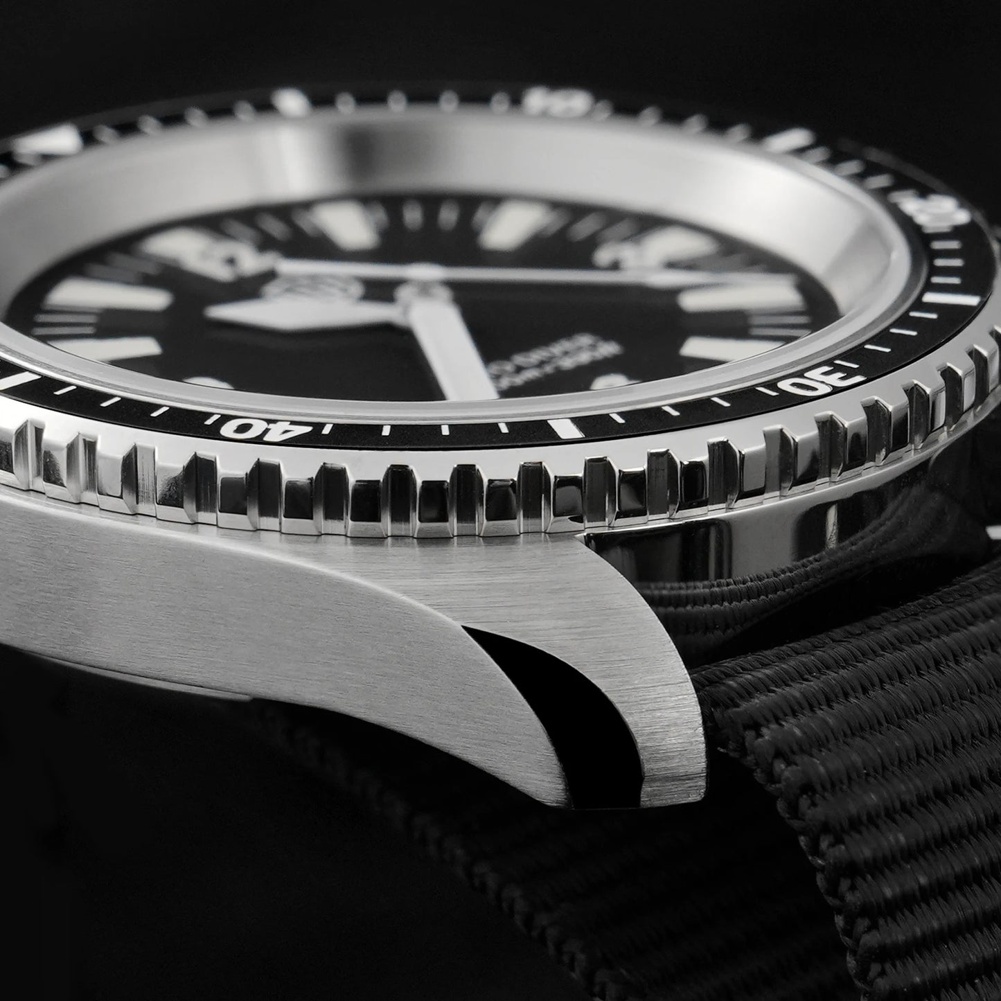 Orologio di lusso da uomo Watchdives WD1980 V3 con movimento al quarzo VH31 Sweep Seconds, vetro zaffiro con rivestimento AR e impermeabilità 10Bar