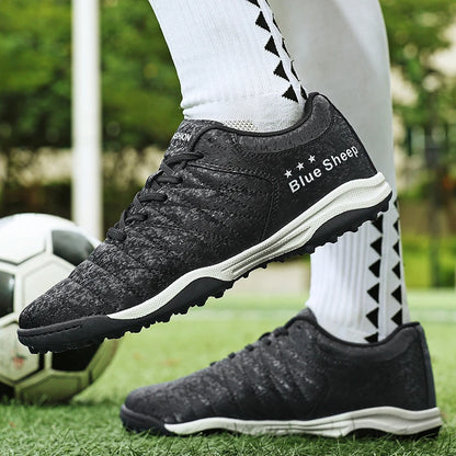 Nouveaux hommes chaussures de Football baskets bottes de Football antidérapant herbe intérieur haute qualité Match lumière Futsal crampons vente chaude en plein air